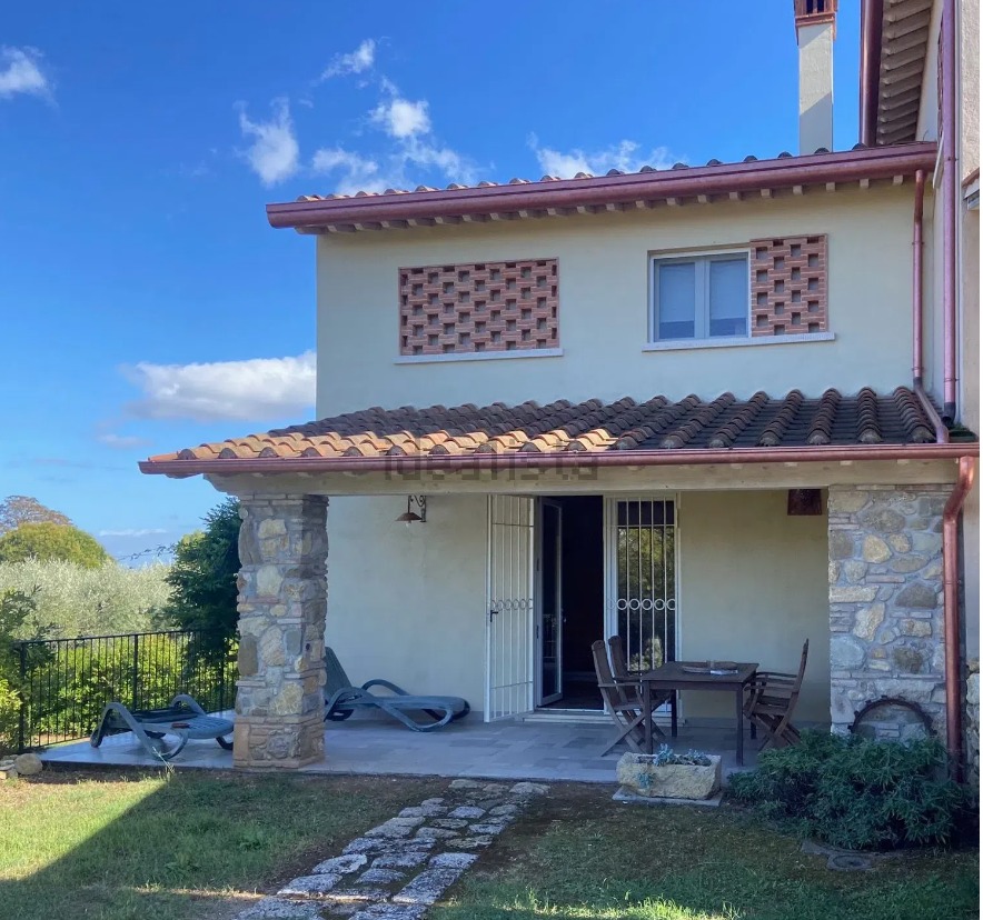 DETACHED HOUSE