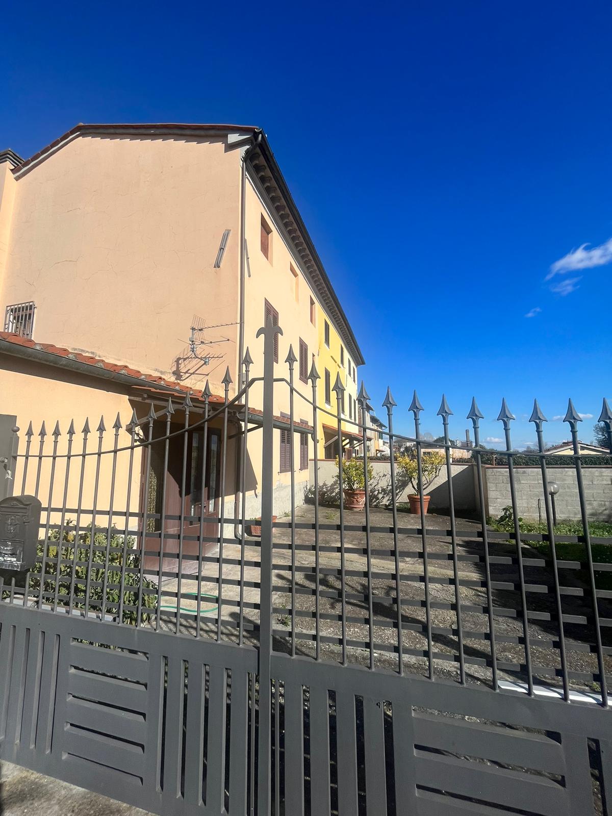 DETACHED HOUSE